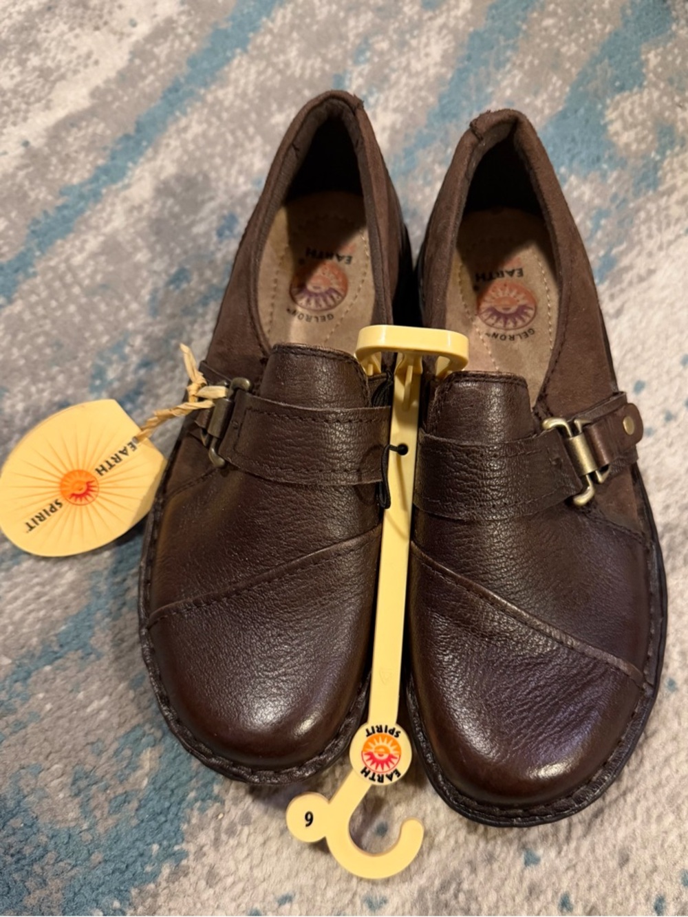 Women's Size 6 Earth Origins Dark Brown Leather Casual Slip-Ons